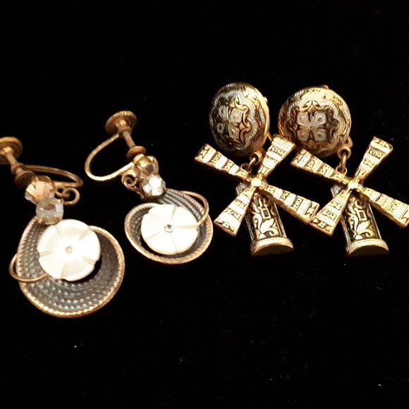 Jewelry - Lot of 2 pair of Vintage Earrings